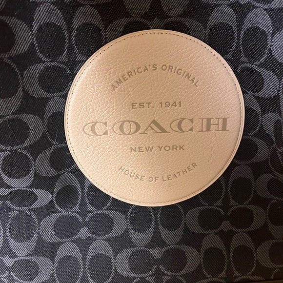 Coach purse and wallet bought new never used to big for thought it was smaller. - Picture 5 of 6